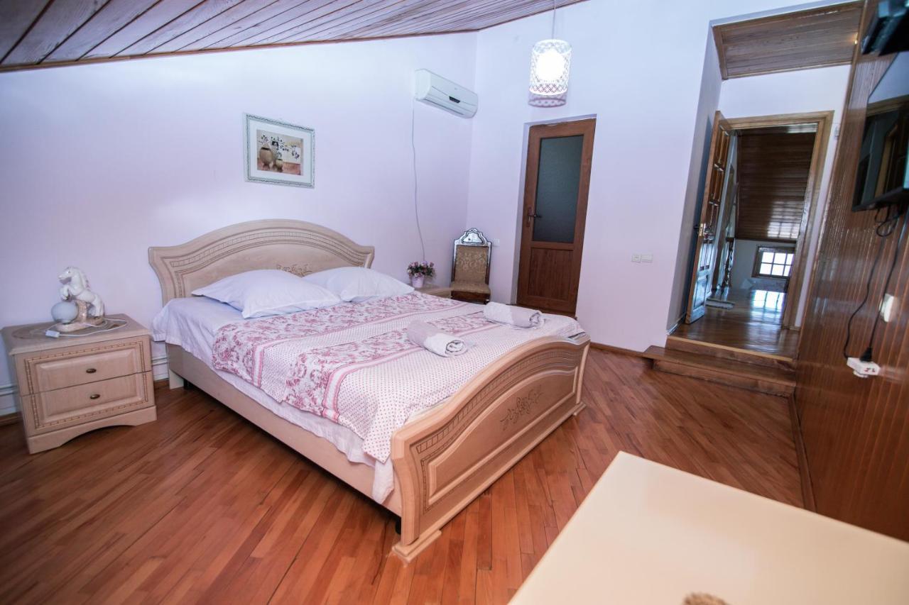 Family Hotel Lago & Wine Cellar Lagodekhi Ngoại thất bức ảnh