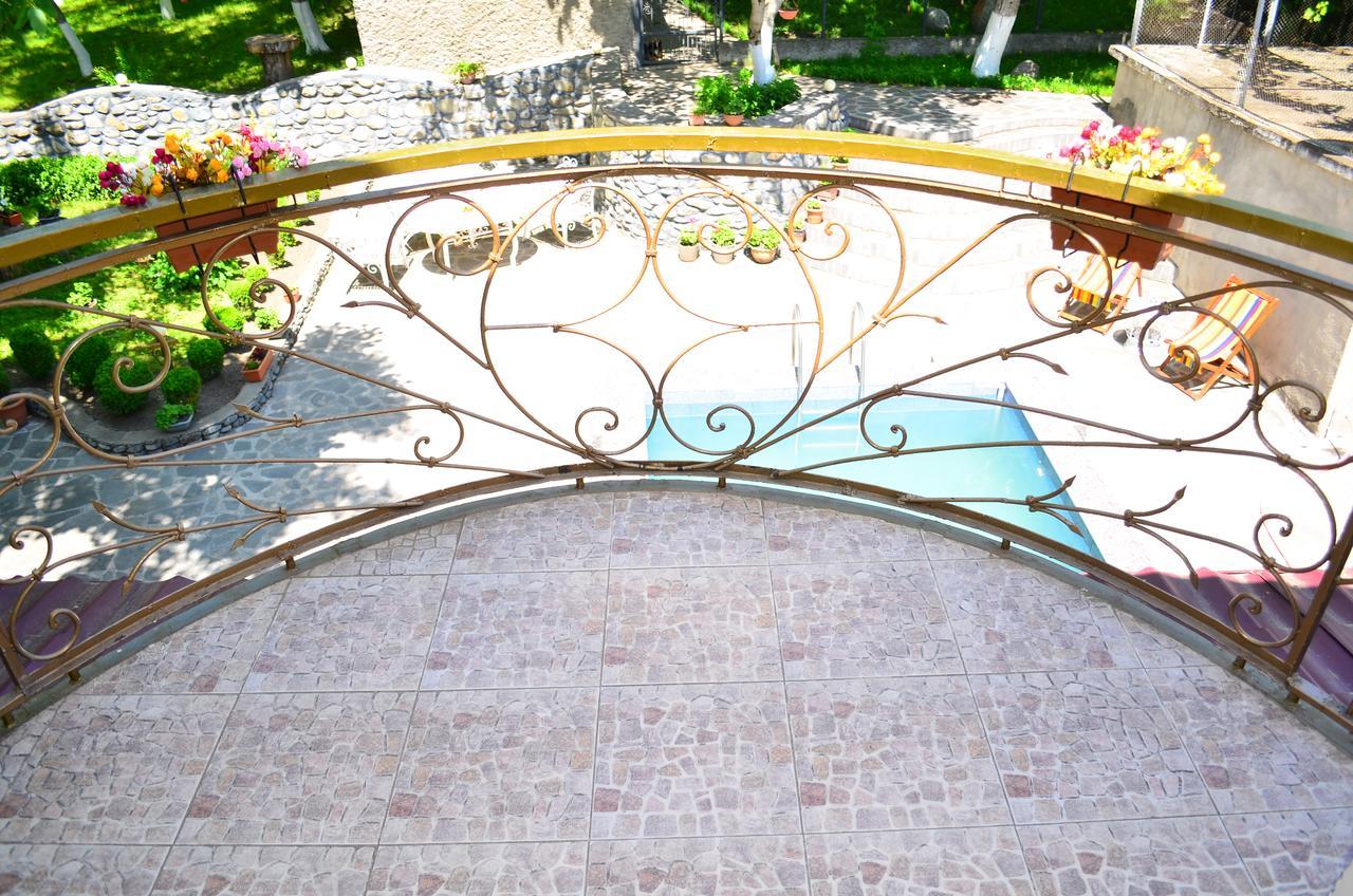 Family Hotel Lago & Wine Cellar Lagodekhi Ngoại thất bức ảnh