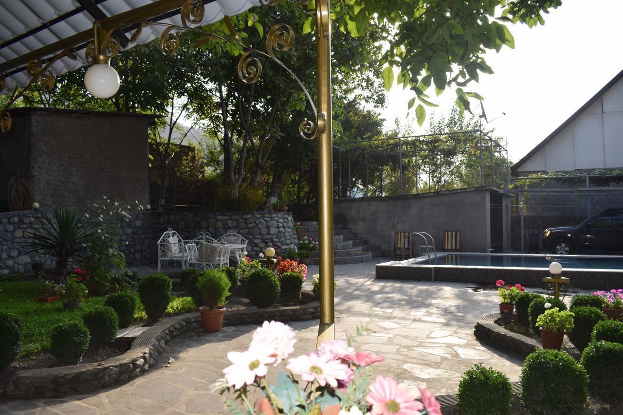 Family Hotel Lago & Wine Cellar Lagodekhi Ngoại thất bức ảnh